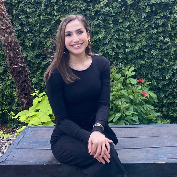 Meet your Posher, Cassandra - Picture 1 of 1